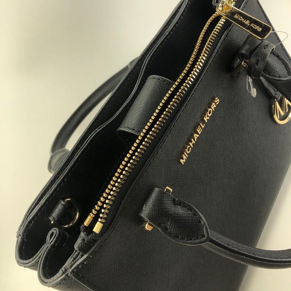 ⭐️HOST PICK⭐️BRAND NEW Michael Kors Small Purse - Picture 3 of 8